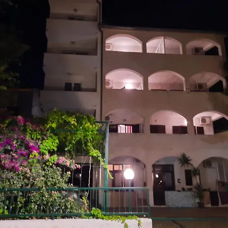 Apartmani R&B Radalj Makarska Exteriör bild