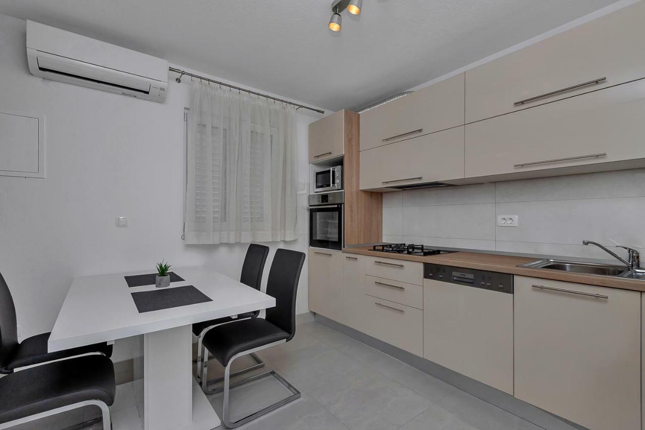 R&b Radalj Apartment